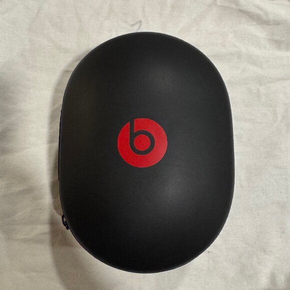 Beats by Dre Other - Hard Case / Carrying Bag Compatible to BEATS SOLO 3 Headphones. Case Only
